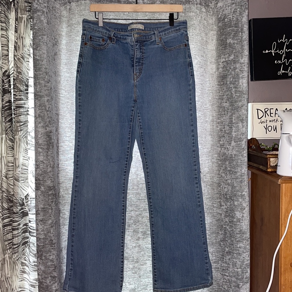 ⭐Levi’s perfectly slimming size 14 smoke and pet friendly